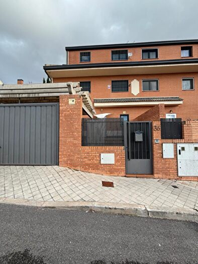 Casa en alquiler en Campo Real, Madrid de 4 habitaciones
