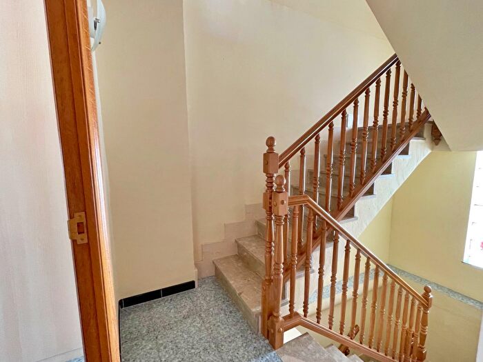 Casas en venta y pisos alquiler - 2