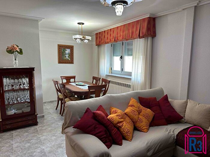 Casas en venta y pisos alquiler - 3