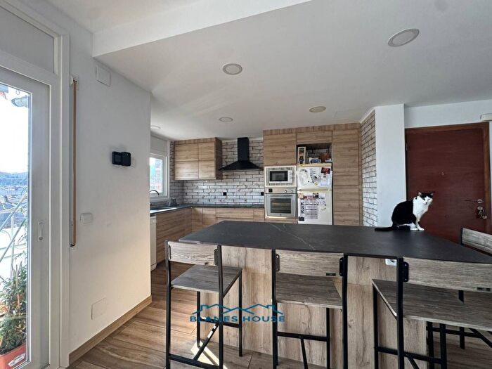 Casas en venta y pisos alquiler - 3