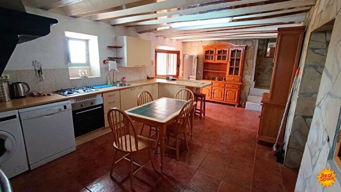 Casas en venta y pisos alquiler - 3