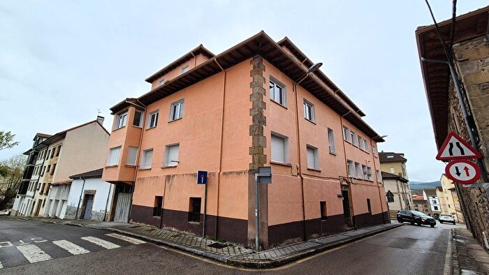 Casas en venta y pisos alquiler - 1
