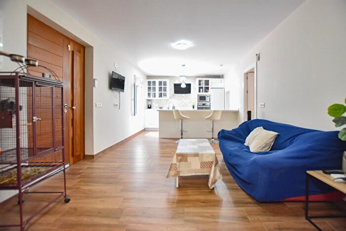 Casas en venta y pisos alquiler - 3
