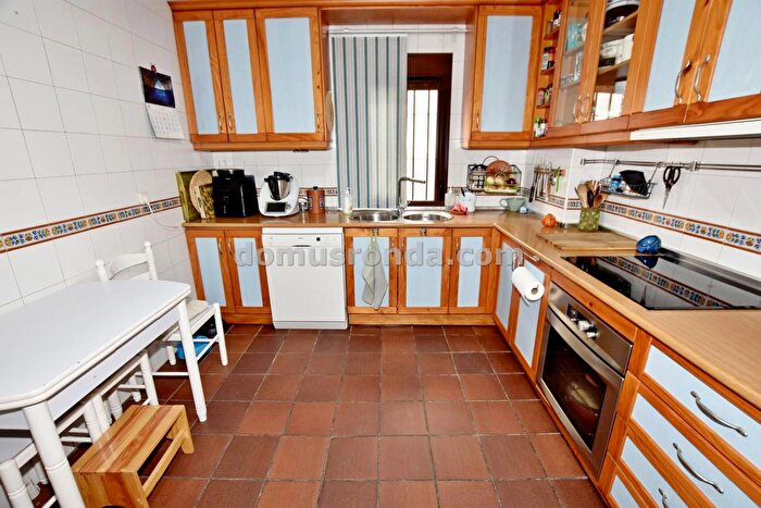 Casas en venta y pisos alquiler - 3