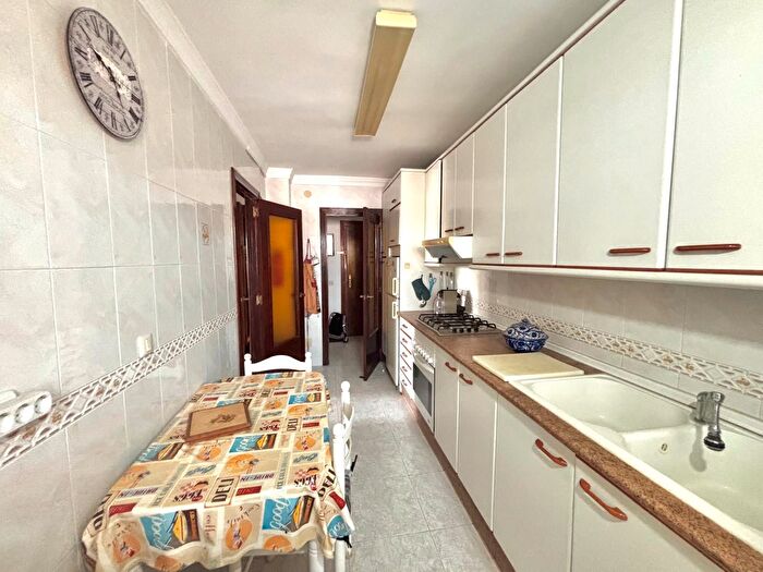 Casas en venta y pisos alquiler - 3