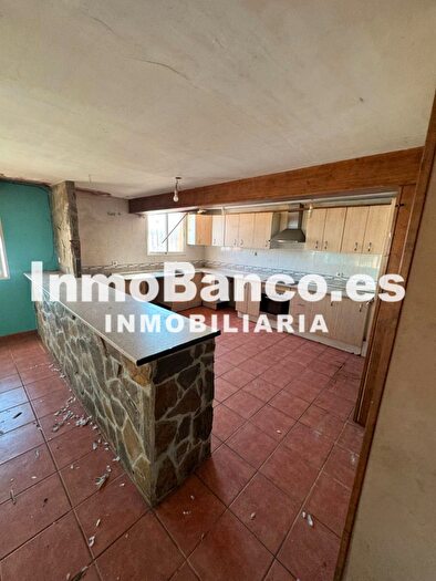 Casas en venta y pisos alquiler - 3