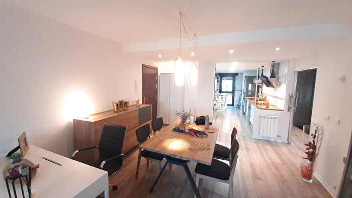 Casas en venta y pisos alquiler - 3