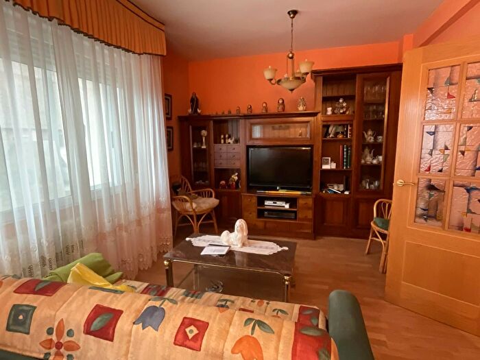 Casas en venta y pisos alquiler - 3