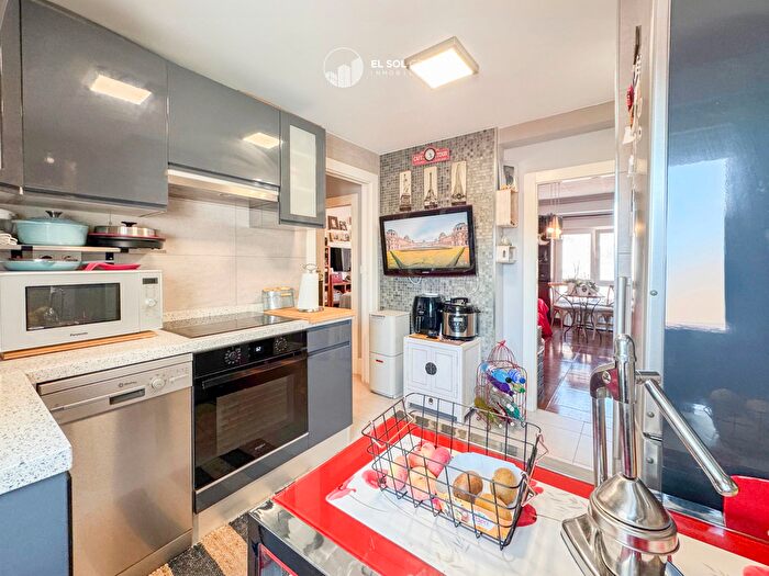Casas en venta y pisos alquiler - 3