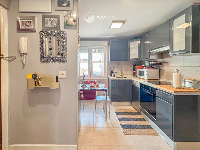 Casas en venta y pisos alquiler - 2