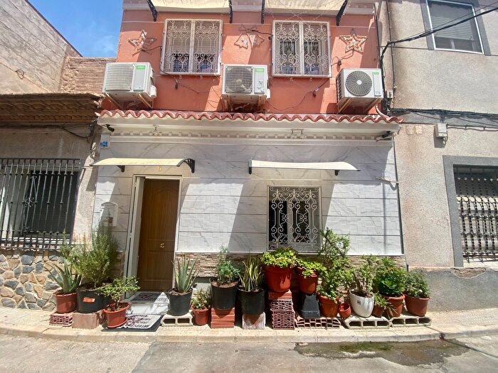 Casas en venta y pisos alquiler - 1