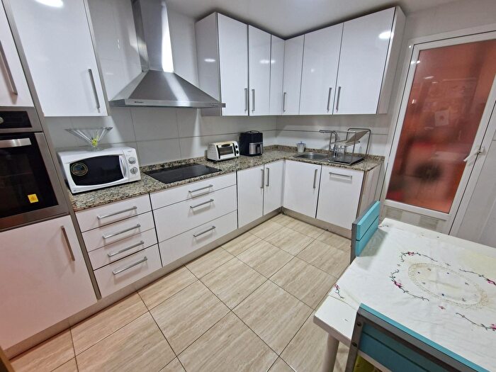 Casas en venta y pisos alquiler - 3