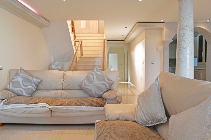Casas en venta y pisos alquiler - 3