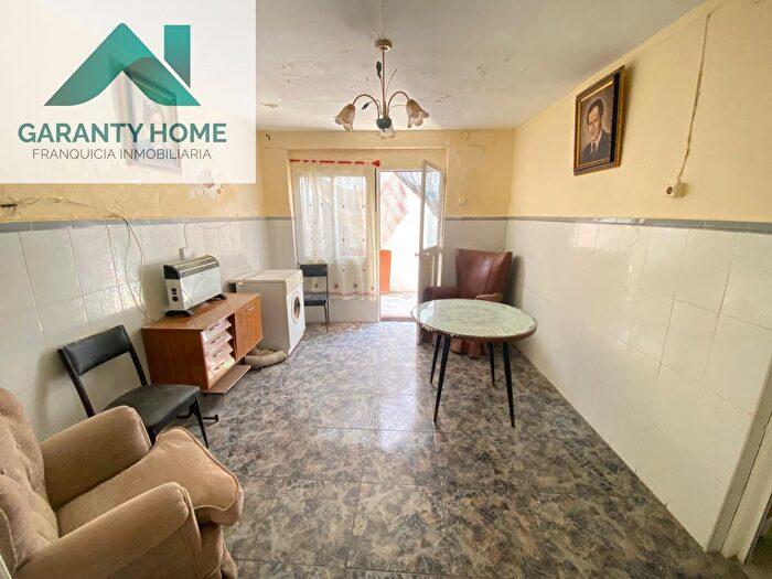 Casas en venta y pisos alquiler - 1