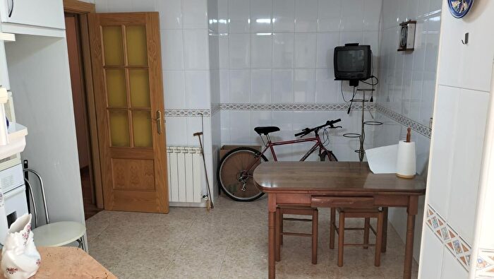 Casas en venta y pisos alquiler - 3