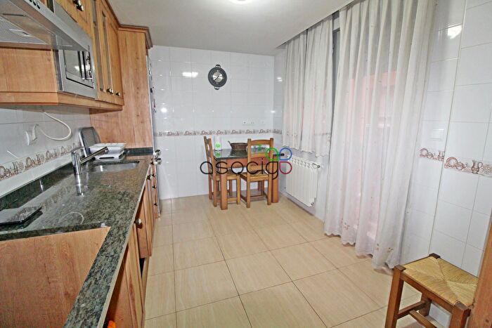 Casas en venta y pisos alquiler - 3