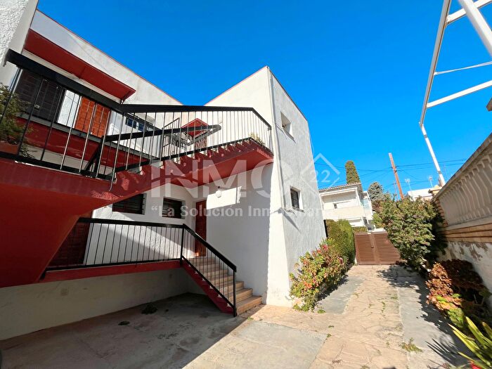 Casas en venta y pisos alquiler - 1