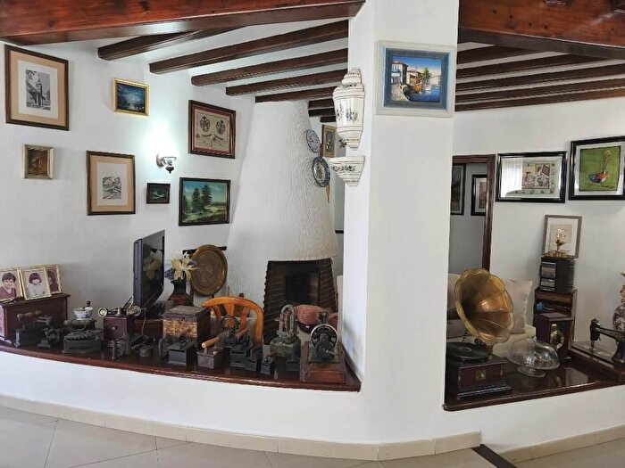 Casas en venta y pisos alquiler - 3