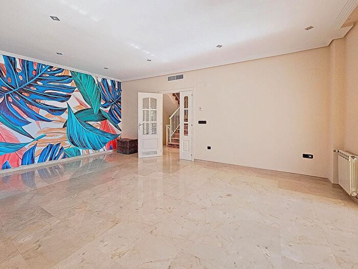 Casas en venta y pisos alquiler - 3