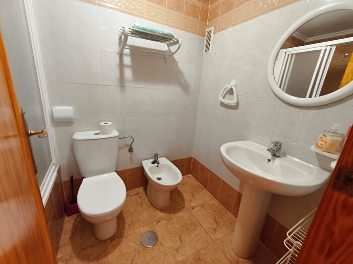 Casas en venta y pisos alquiler - 3