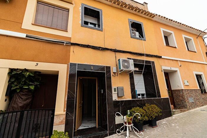 Casas en venta y pisos alquiler - 1