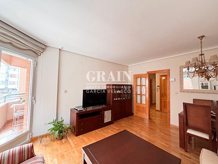 Casas en venta y pisos alquiler - 1
