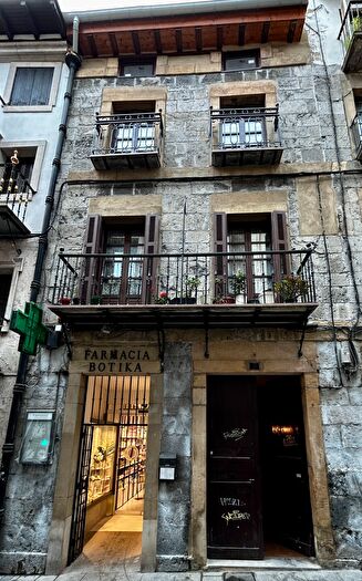 Casas en venta y pisos alquiler - 1