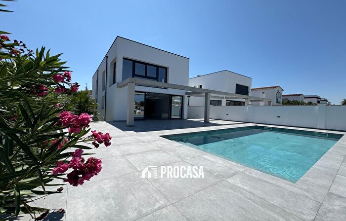 Casa en venta en Cap Ras Creus Falconera, Empuriabrava de 4 habitaciones