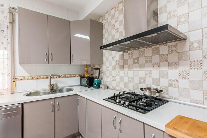 Casas en venta y pisos alquiler - 2