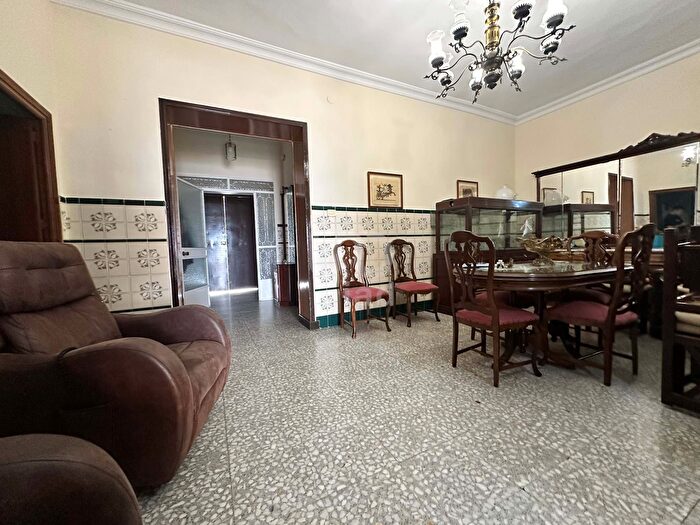 Casas en venta y pisos alquiler - 3