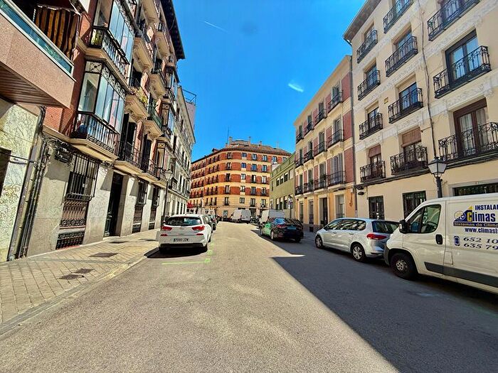Casas en venta y pisos alquiler - 3