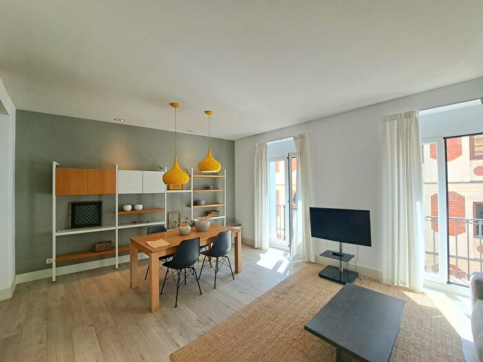 Casas en venta y pisos alquiler - 1
