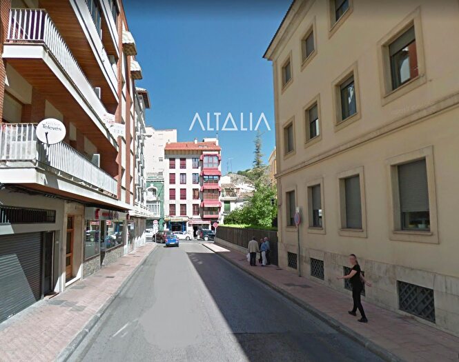 Casas en venta y pisos alquiler - 1