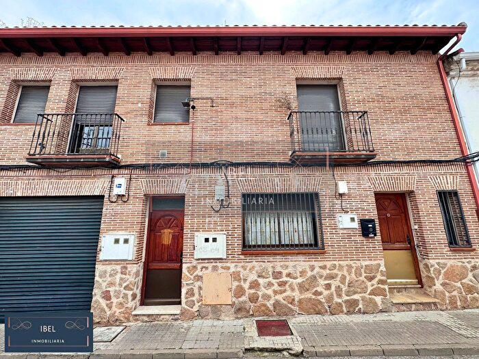 Casa en venta en El Casar, Guadalajara de 4 habitaciones