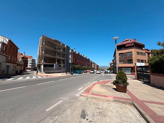 Casas en venta y pisos alquiler - 1