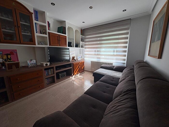 Casas en venta y pisos alquiler - 2