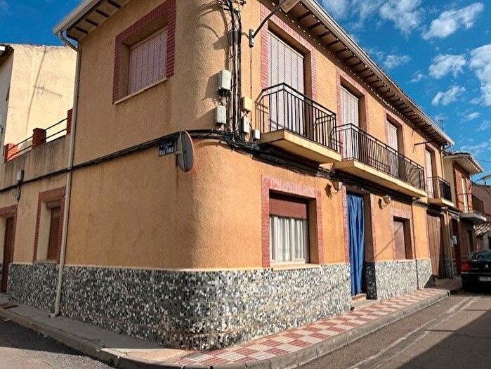 Casas en venta y pisos alquiler - 1