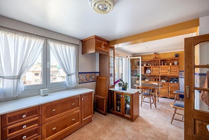 Casas en venta y pisos alquiler - 3