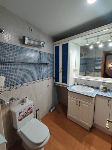 Casas en venta y pisos alquiler - 3