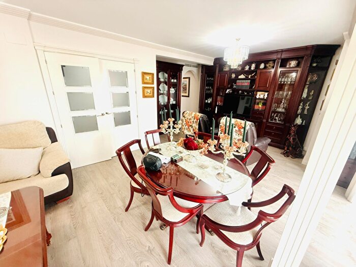 Casas en venta y pisos alquiler - 2