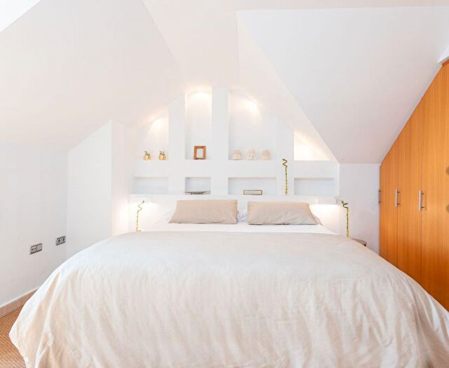 Casas en venta y pisos alquiler - 3