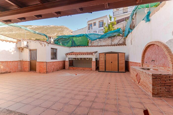 Casas en venta y pisos alquiler - 1