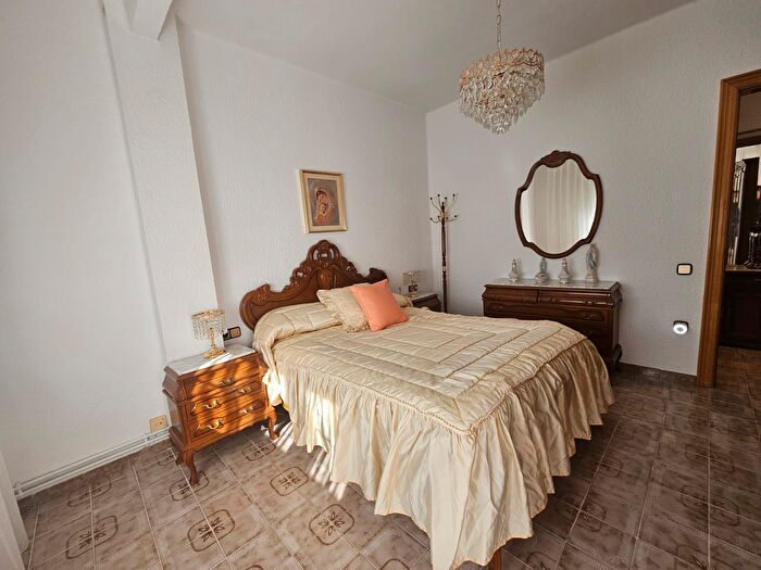 Casas en venta y pisos alquiler - 3