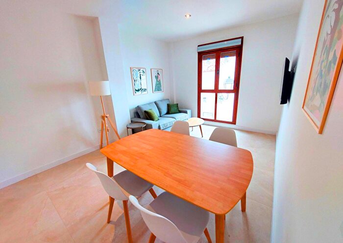Casas en venta y pisos alquiler - 1