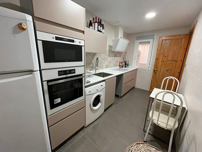 Casas en venta y pisos alquiler - 3
