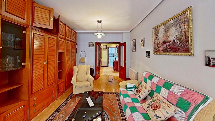 Casas en venta y pisos alquiler - 3