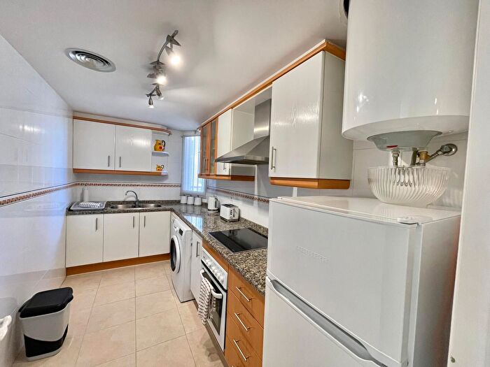 Casas en venta y pisos alquiler - 2