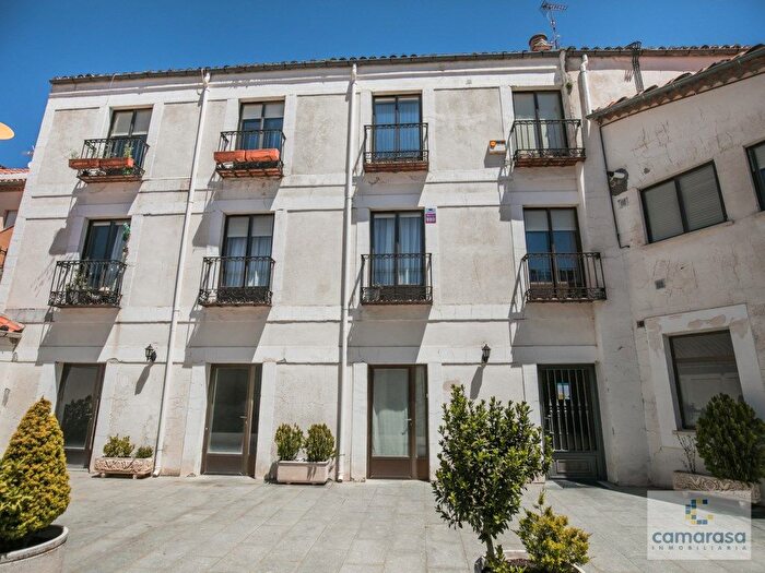 Casas en venta y pisos alquiler - 1