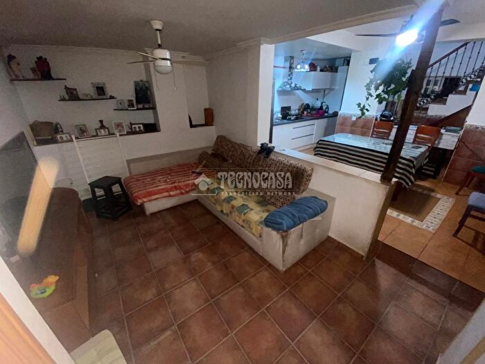 Casas en venta y pisos alquiler - 3