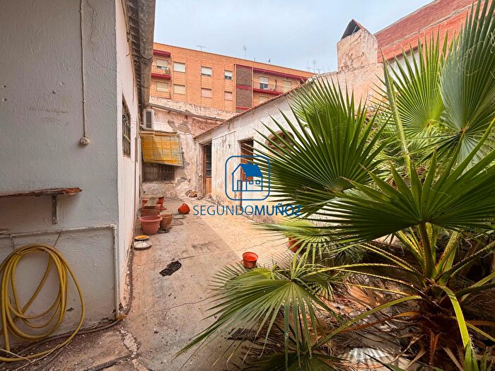 Casas en venta y pisos alquiler - 1